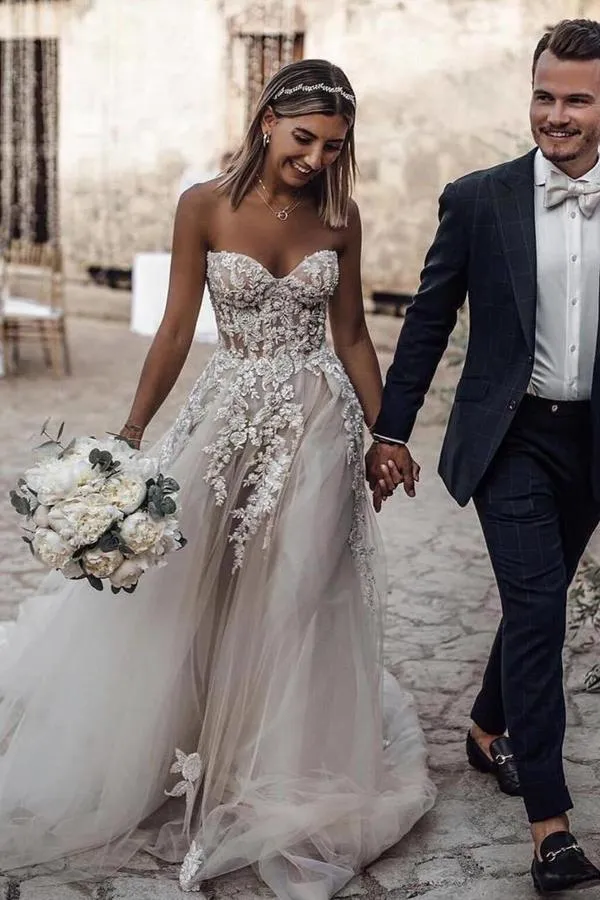 A Line Sweetheart Ivory Tulle Beach Wedding Dress With Appliques