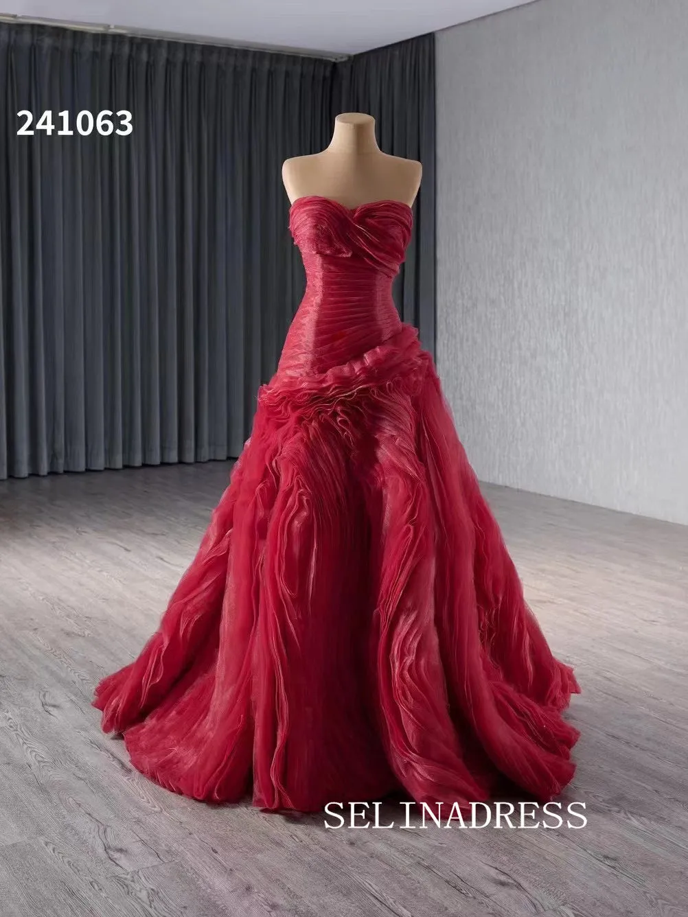 Sweetheart Red Luxury Wedding Dress Ruffles Quinceanera Dress 241063