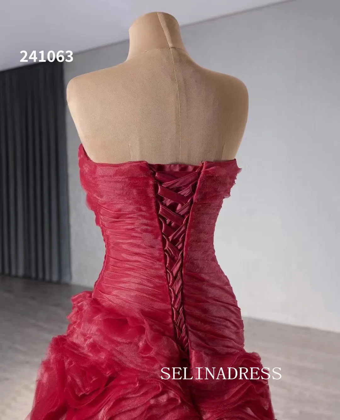 Sweetheart Red Luxury Wedding Dress Ruffles Quinceanera Dress 241063
