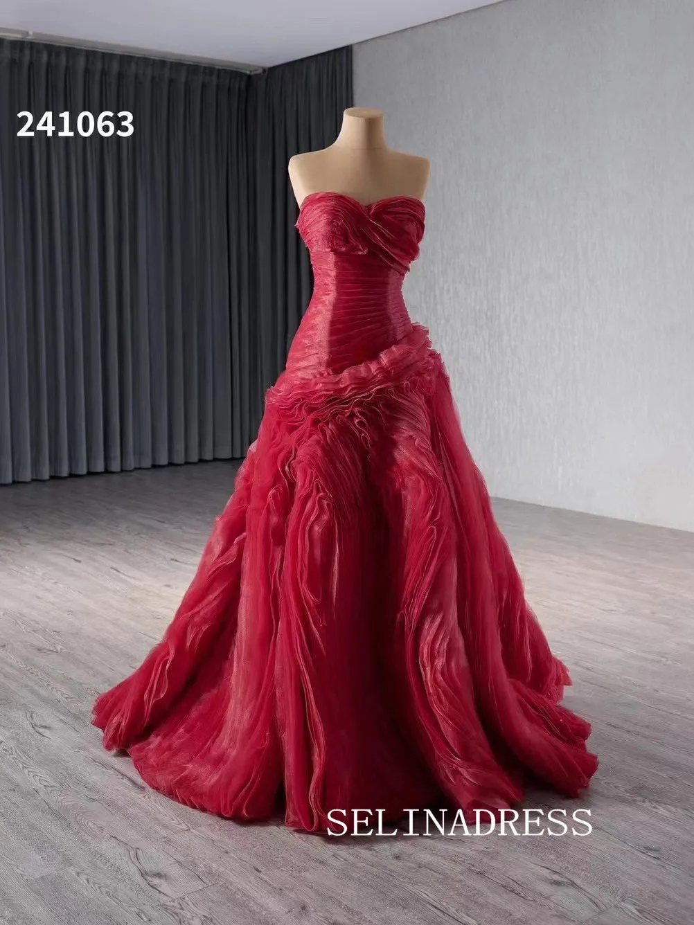 Sweetheart Red Luxury Wedding Dress Ruffles Quinceanera Dress 241063